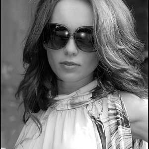 Anna-Brille1-bw.jpg