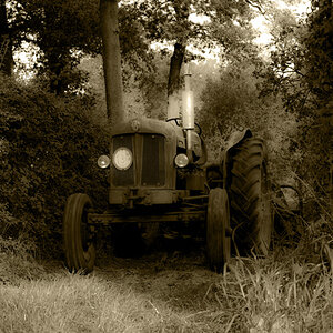 Tractor BW 2.jpg