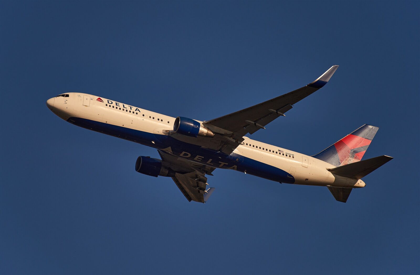 delta-767-small.jpg