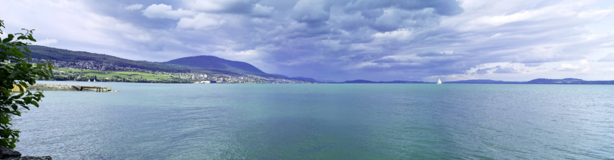 Lac Neuchatel pano 08Jul09.JPG